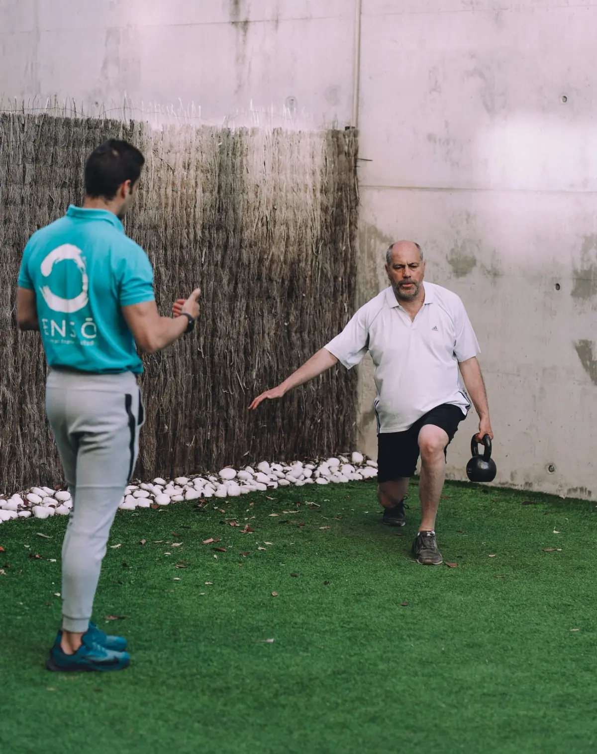 Entrenamiento al aire libre en el jardín de ENSO